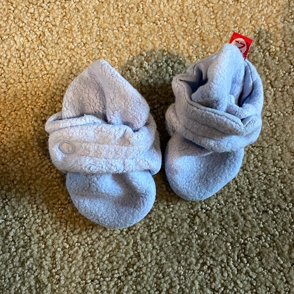 Zutano fleece baby booties